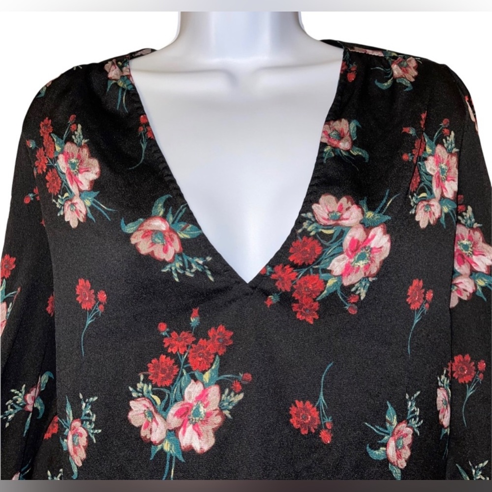 NWT: Express Floral Blouse